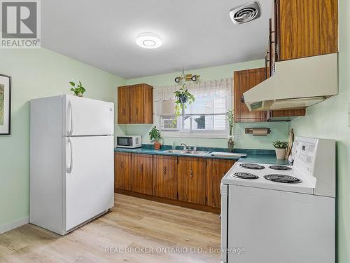 G - 164 Henry Street, Brantford, ON - Indoor Photo Showing Kitchen With Double Sink