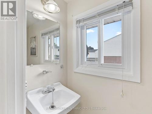 G - 164 Henry Street, Brantford, ON - Indoor Photo Showing Bathroom