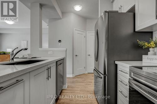 37 Laguna Village Crescent, Hamilton (Hannon), ON - Indoor Photo Showing Kitchen