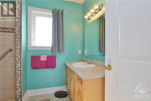 1028 Mitchell Road, Lanark Highlands, ON - Indoor Photo Showing Bathroom