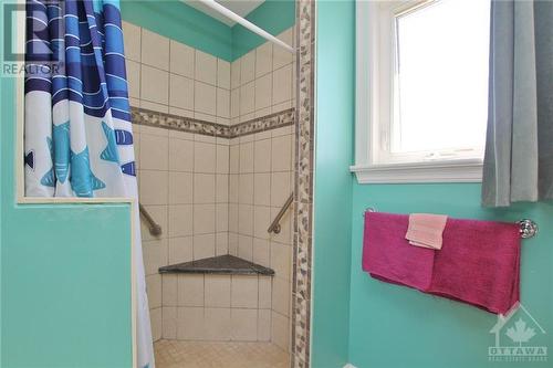 1028 Mitchell Road, Lanark Highlands, ON - Indoor Photo Showing Bathroom