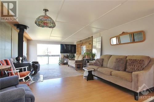 1028 Mitchell Road, Lanark Highlands, ON - Indoor Photo Showing Living Room