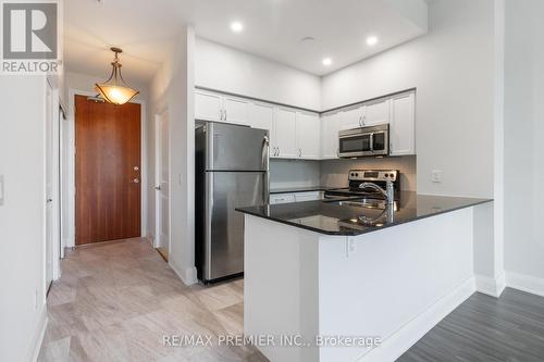 101 - 4700 Highway 7, Vaughan, ON - Indoor Photo Showing Kitchen