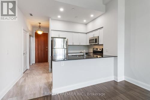 101 - 4700 Highway 7, Vaughan, ON - Indoor Photo Showing Kitchen