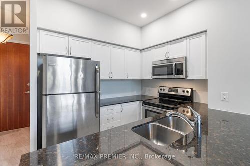 101 - 4700 Highway 7, Vaughan, ON - Indoor Photo Showing Kitchen With Double Sink