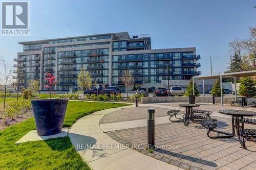 101 - 4700 Highway 7, Vaughan, ON - Outdoor