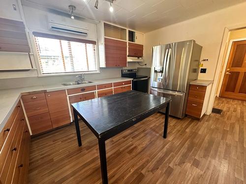 7742 22Nd Street, Grand Forks, BC - Indoor Photo Showing Kitchen