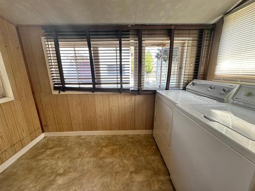 7742 22Nd Street, Grand Forks, BC - Indoor Photo Showing Laundry Room