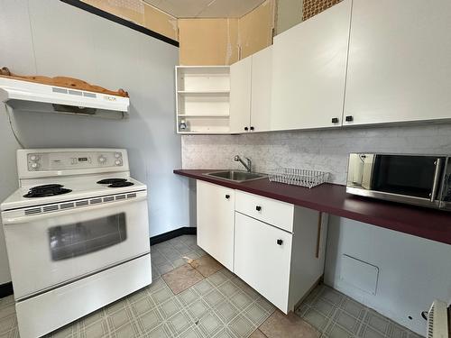 7742 22Nd Street, Grand Forks, BC - Indoor Photo Showing Kitchen