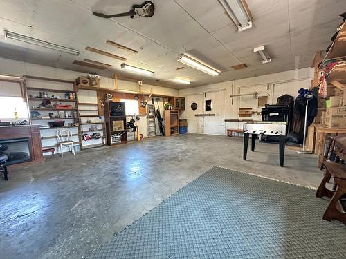 7742 22Nd Street, Grand Forks, BC - Indoor Photo Showing Garage