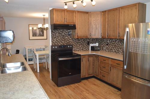 7750 21St Street, Grand Forks, BC - Indoor Photo Showing Kitchen With Double Sink