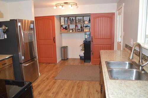 7750 21St Street, Grand Forks, BC - Indoor Photo Showing Kitchen With Double Sink