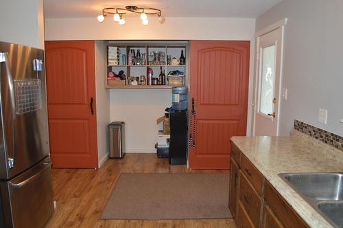 7750 21St Street, Grand Forks, BC - Indoor Photo Showing Kitchen With Double Sink