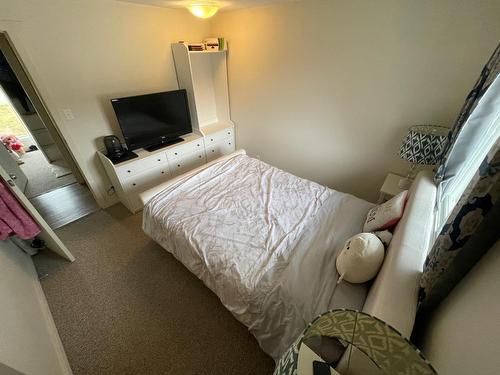 7750 21St Street, Grand Forks, BC - Indoor Photo Showing Bedroom