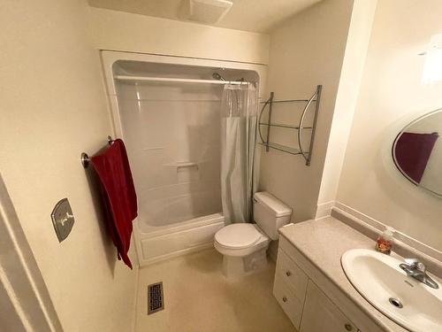 7750 21St Street, Grand Forks, BC - Indoor Photo Showing Bathroom