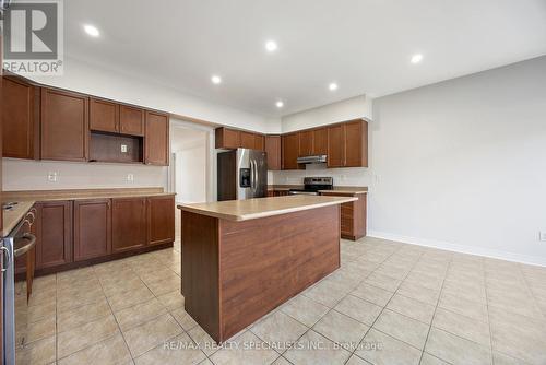 5451 Festival Drive, Mississauga (Churchill Meadows), ON - Indoor Photo Showing Kitchen