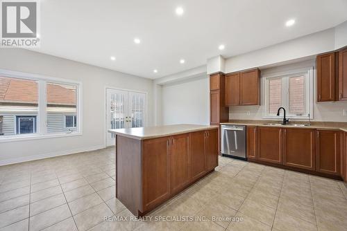 5451 Festival Drive, Mississauga (Churchill Meadows), ON - Indoor Photo Showing Kitchen