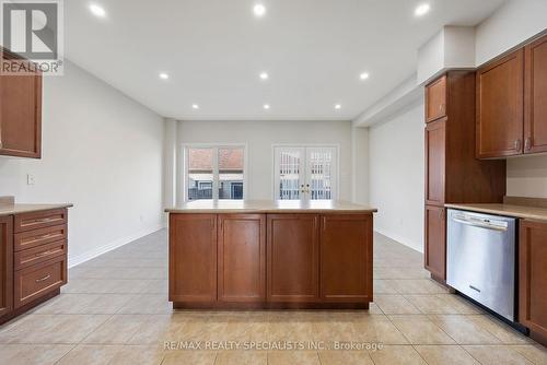 5451 Festival Drive, Mississauga (Churchill Meadows), ON - Indoor Photo Showing Kitchen