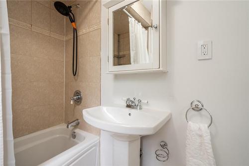 656 King Road, Burlington, ON - Indoor Photo Showing Bathroom