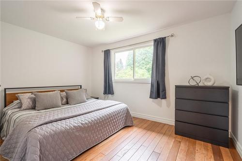 656 King Road, Burlington, ON - Indoor Photo Showing Bedroom