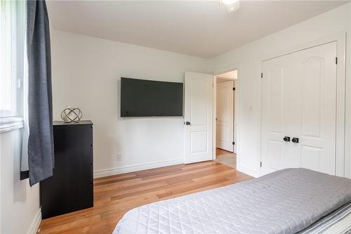 656 King Road, Burlington, ON - Indoor Photo Showing Bedroom