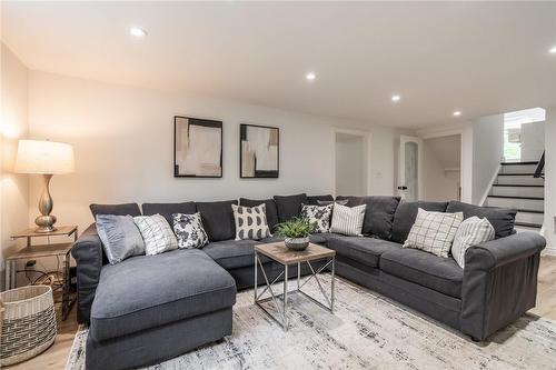 656 King Road, Burlington, ON - Indoor Photo Showing Living Room