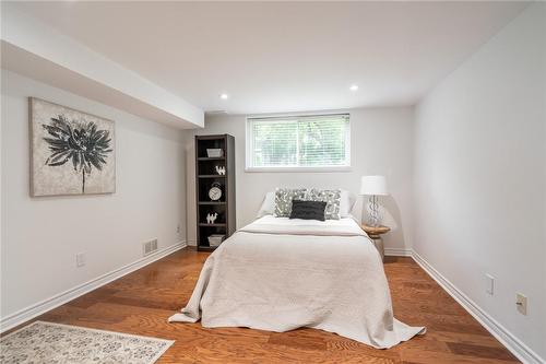 656 King Road, Burlington, ON - Indoor Photo Showing Bedroom