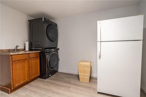 656 King Road, Burlington, ON - Indoor Photo Showing Laundry Room