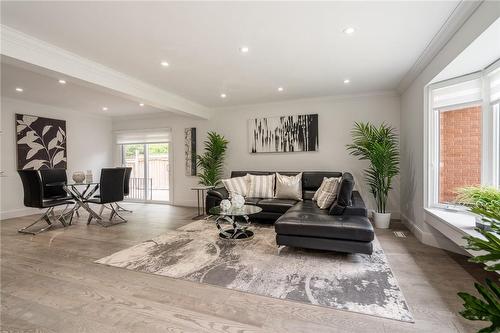 656 King Road, Burlington, ON - Indoor Photo Showing Living Room