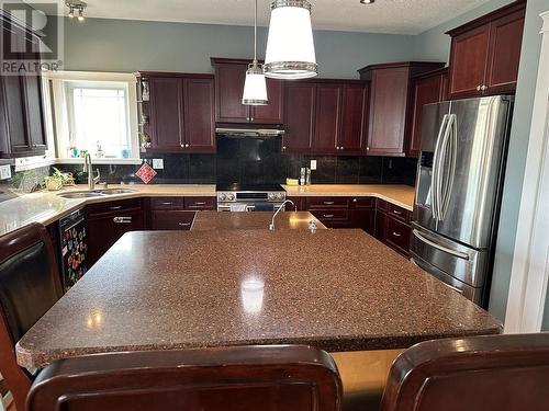 1844 88 Avenue, Dawson Creek, BC - Indoor Photo Showing Kitchen With Double Sink