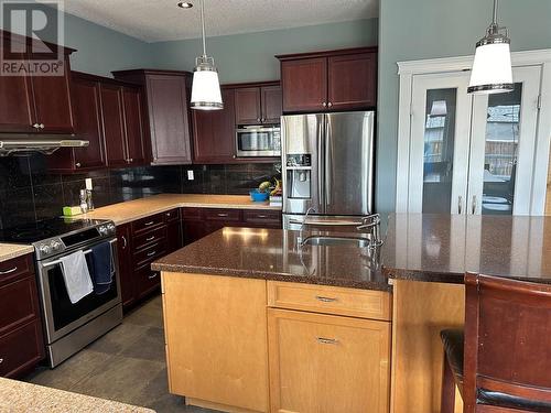 1844 88 Avenue, Dawson Creek, BC - Indoor Photo Showing Kitchen With Double Sink