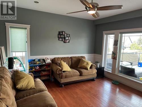 1844 88 Avenue, Dawson Creek, BC - Indoor Photo Showing Living Room