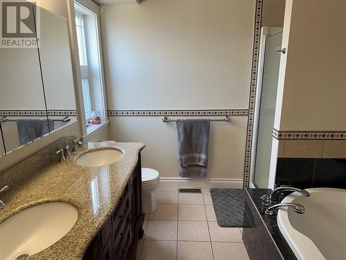 1844 88 Avenue, Dawson Creek, BC - Indoor Photo Showing Bathroom