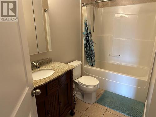 1844 88 Avenue, Dawson Creek, BC - Indoor Photo Showing Bathroom