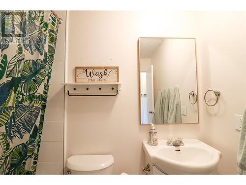 150 Nesbitt Crescent, Penticton, BC - Indoor Photo Showing Bathroom