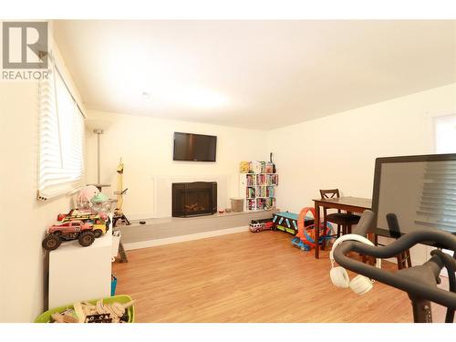 150 Nesbitt Crescent, Penticton, BC - Indoor With Fireplace