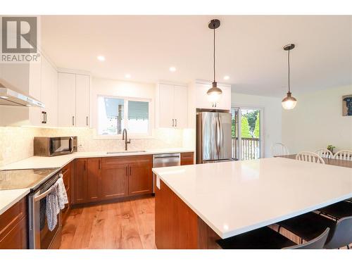 150 Nesbitt Crescent, Penticton, BC - Indoor Photo Showing Kitchen With Upgraded Kitchen