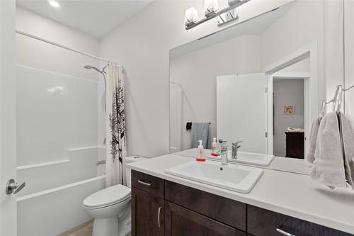 2237 Rahn Street, Armstrong, BC - Indoor Photo Showing Bathroom