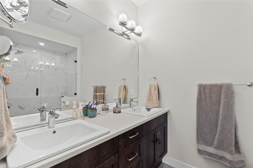 2237 Rahn Street, Armstrong, BC - Indoor Photo Showing Bathroom