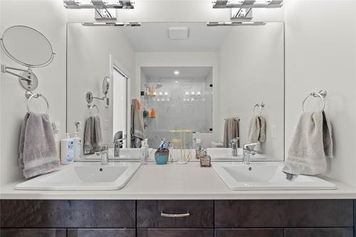 2237 Rahn Street, Armstrong, BC - Indoor Photo Showing Bathroom