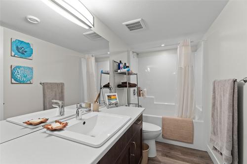 2237 Rahn Street, Armstrong, BC - Indoor Photo Showing Bathroom