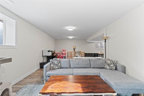 2237 Rahn Street, Armstrong, BC - Indoor Photo Showing Living Room