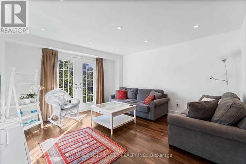 7 - 6 Leonard Street, Richmond Hill (Westbrook), ON - Indoor Photo Showing Living Room