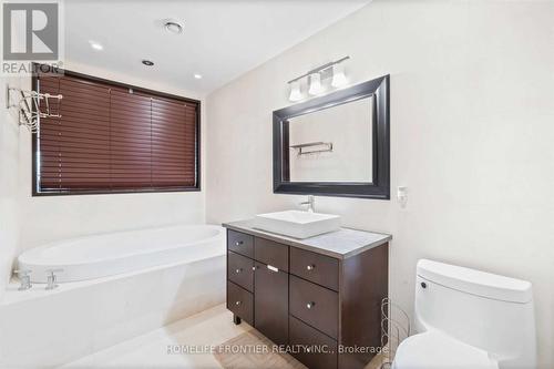 7 - 6 Leonard Street, Richmond Hill (Westbrook), ON - Indoor Photo Showing Bathroom