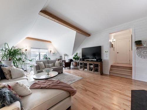 Salle familiale - 217 Rue De L'Amarante, Saint-Jean-Sur-Richelieu, QC - Indoor Photo Showing Living Room