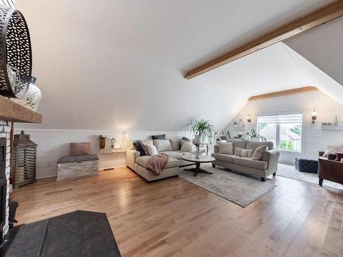 Salle familiale - 217 Rue De L'Amarante, Saint-Jean-Sur-Richelieu, QC - Indoor Photo Showing Living Room