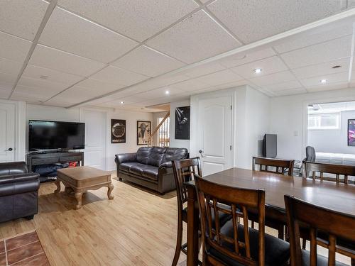 Salle familiale - 217 Rue De L'Amarante, Saint-Jean-Sur-Richelieu, QC - Indoor