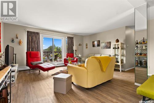 201 2727 Victoria Avenue, Regina, SK - Indoor Photo Showing Living Room