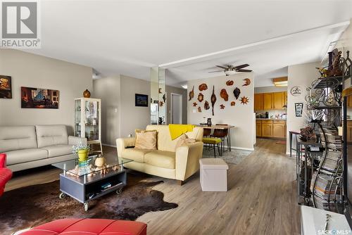 201 2727 Victoria Avenue, Regina, SK - Indoor Photo Showing Living Room