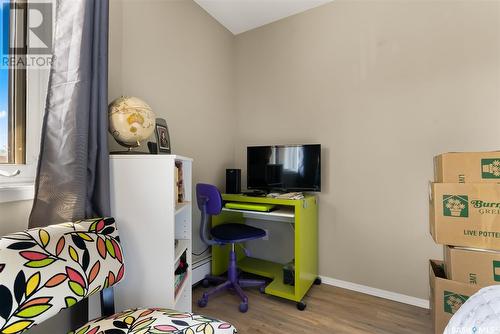 201 2727 Victoria Avenue, Regina, SK - Indoor Photo Showing Bedroom